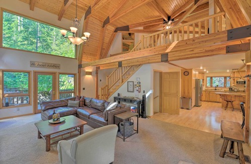 Alpine Cabin | 'Wild Huckleberry Cabin' in Alpine: Fire Pit, Deck