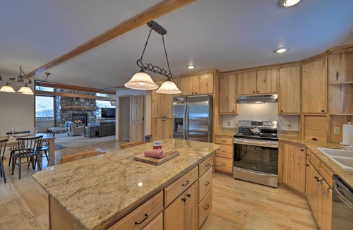 Alpine Cabin | 'Wild Huckleberry Cabin' in Alpine: Fire Pit, Deck