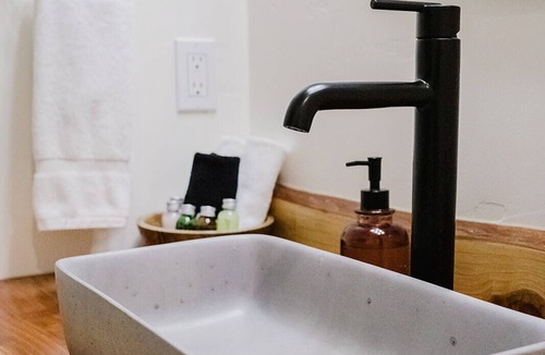 Gold Beach Hotel | Wild Iris Room at The Wildflower Inn