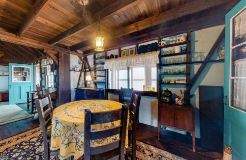 East Chop House | Wild Oak Oasis