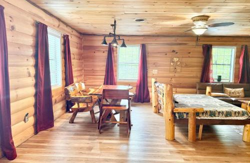 Sevierville House | Wild Reindeer 5min From Parkway HOTTUB FIREpit