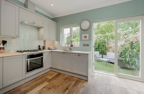 Earlsfield House | Wild Roses, by Veeve