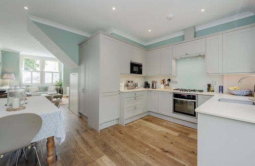 Earlsfield House | Wild Roses, by Veeve