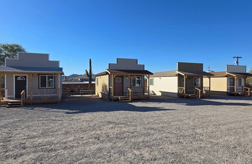 Quartzsite House | Wild West Cabin Suite