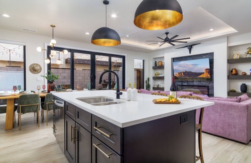 Hurricane Condo | Wild West Oasis - Experienced Hosts, 2 King Suites
