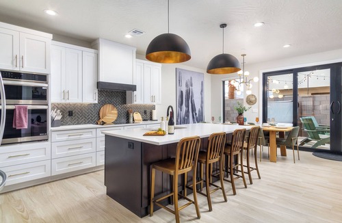 Hurricane Condo | Wild West Oasis - Experienced Hosts, 2 King Suites
