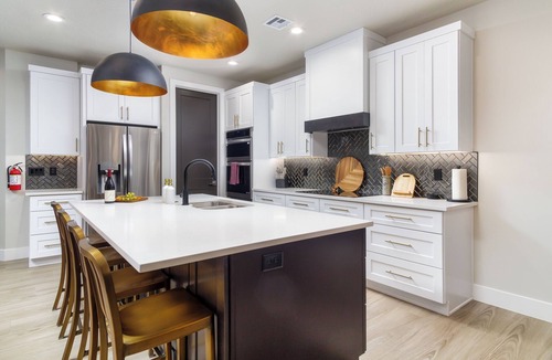 Hurricane Condo | Wild West Oasis - Experienced Hosts, 2 King Suites