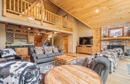 North Glade Hills House | Wild Wild West | Dock Slip, Hot Tub, Firepit + More!