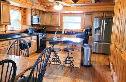 North Glade Hills House | Wild Wild West | Dock Slip, Hot Tub, Firepit + More!