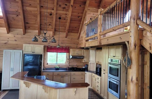 Alpine Cabin | Wild Wind Lodge with beautiful woodwork and views