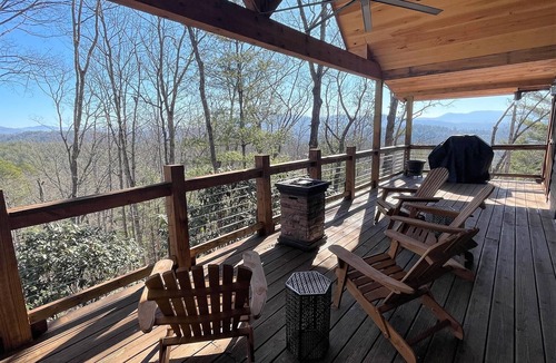 Murphy Ski Chalet | Wildcat Retreat - mountain views, hot tub & more!