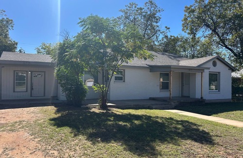 Abilene House | Wildcat Way! 4 Bedrooms | Games! Steps from ACU!