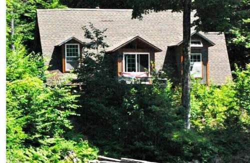Richland Cabin | Wilderness Maple Leaf Cabin on Private Laken