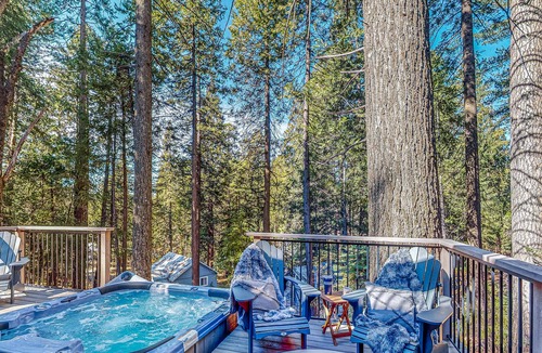 Alta House | Wilderness retreat with hot tub & balcony access