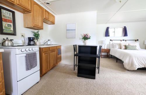 Colville House | Wilderness West Resort Cabin 5