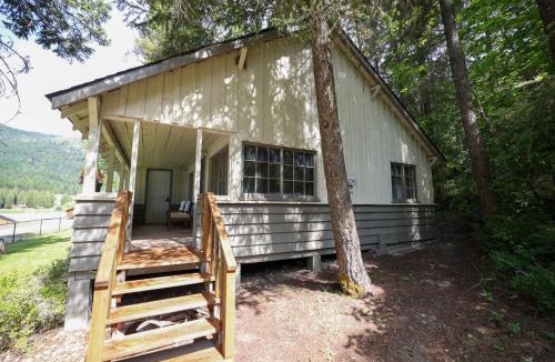 Colville House | Wilderness West Resort Cabin 7