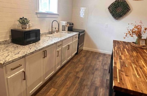 Weatherford House | Wildflower Cottage