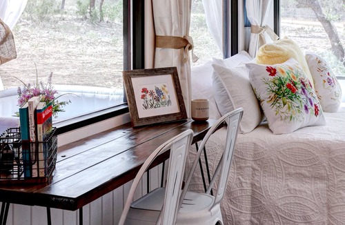 Hondo Cottage | Wildflower Haven | Romantic Tiny Home Getaway