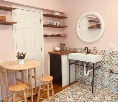 Manomet Hotel | Wildflower Inn