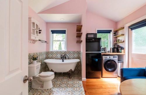 Manomet Hotel | Wildflower Inn