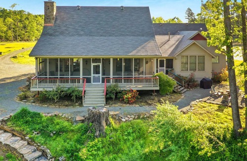 Heber Springs House | Wildflower Retreat ~ on the Little Red