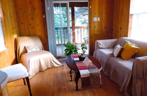 Boerne Cabin | Wildflowers Cabin @ HomeAway Ranch