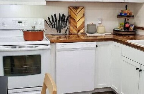 Cedar Creek House | Wildlife Haven King Bed! Free snacks, near Austin!