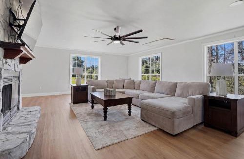 Calhoun County House | Wildmeade Ranch A Luxury Farmhouse on 18 Acres