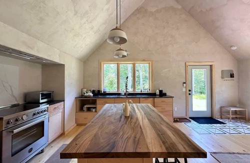 Stockton Springs House | Wildwood Acadia Stone House: 55 minutes to Acadia