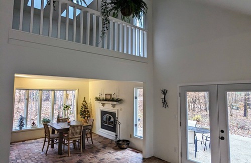 Trafalgar House | "Wildwood Acres"nPeaceful Wooded Retreat