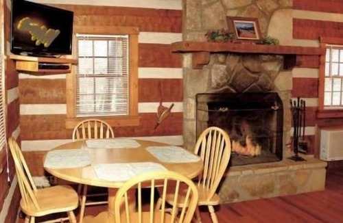 Cosby House | Wildwood Flower - 2 Bedrooms, 1 Baths, Sleeps 6 by RedAwning
