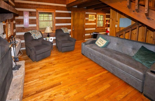 Cosby Cabin | Wildwood Flower -Rustic, cozy, authentic log cabin
