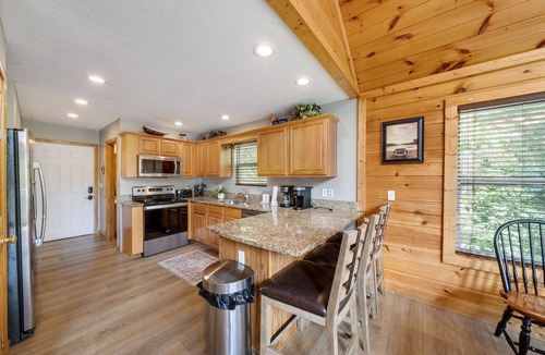 Lakeside Estates Cabin | "Wildwood" Private Hot Tub & Dock near Jumping Bridge