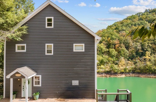 Lakeside Estates Cabin | "Wildwood" Private Hot Tub & Dock near Jumping Bridge