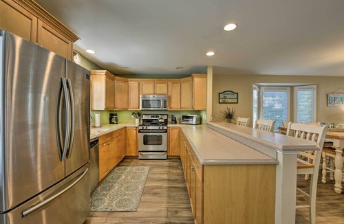 Wildwood House | Wildwood Townhome w/Patio: 1 Block To The Beach!