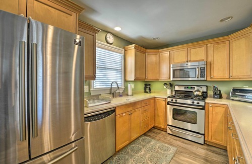 Wildwood House | Wildwood Townhome w/Patio: 1 Block To The Beach!