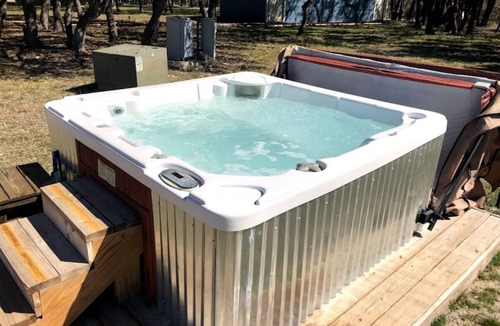 Mountain Home Cabin | Will Bill's Hideaway Cabin- Texas Hill Country Western-themed cabin for 6 in the woods near Kerrville & Fredericksburg
