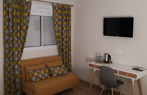 La Roche-sur-Yon Bed & Breakfast | WILL'HÔTE Room by the way