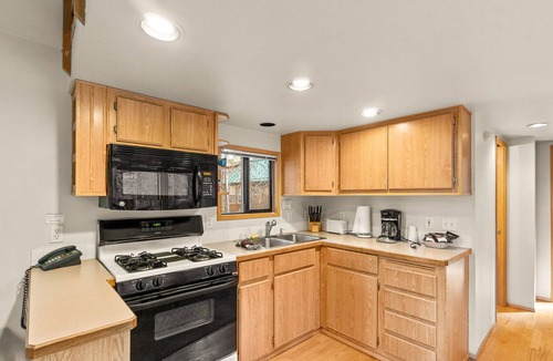 Crescent Hotel | Willamette Pass Inn Chalets