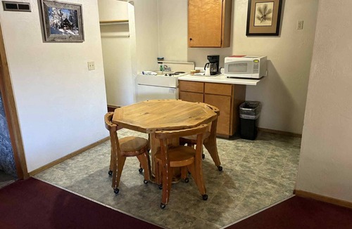 Crescent Hotel | Willamette Pass Inn