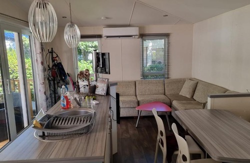 Gastes Other | Willerby, baie vitrée, ilot, terrasse profonde