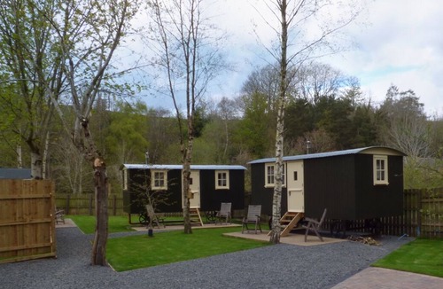 Haltwhistle Cabin | WILLIAM'S HIDE, pet friendly, with open fire in Haltwhistle