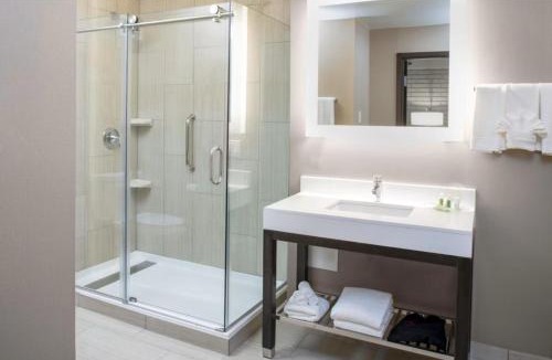 Countryside Hotel | William Tell Hotel MOD Collection by Sonesta