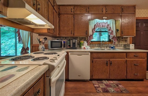 Lake Junaluska House | Williams Cottage/upper level on beautiful Lake Junaluska
