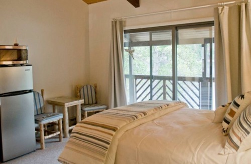 Salmon House | Williams Lake Resort