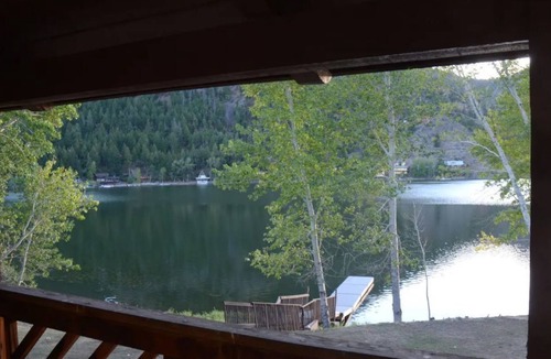 Salmon House | Williams Lake Resort