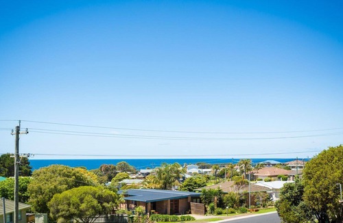 Dalmeny House | Williams Wonder - Large Beach House