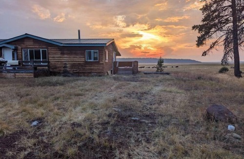 Klamath County House | Williamson River Ranch Fishing Eclipse Exclusive Views Book Reading