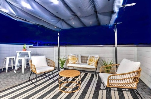 Haynes Area Condo | Willie’s World! 14 Beds*GameRoom*Huge Rooftop!