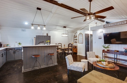 Willis House | Willis Vacation Rental ~ 2 Mi to Lake Conroe!